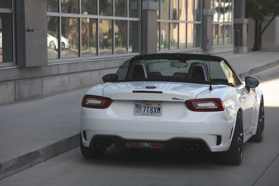 2017 Fiat 124 Spider - Image 17 of 31