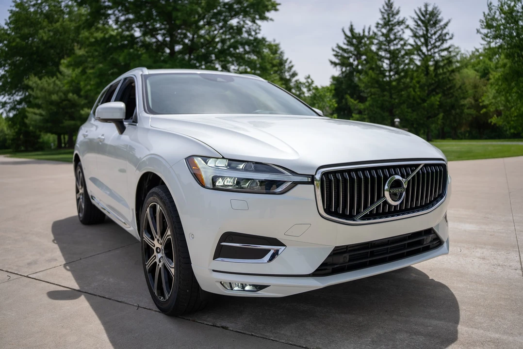 2018 Volvo XC60 2nd Gen - Image 14 of 31