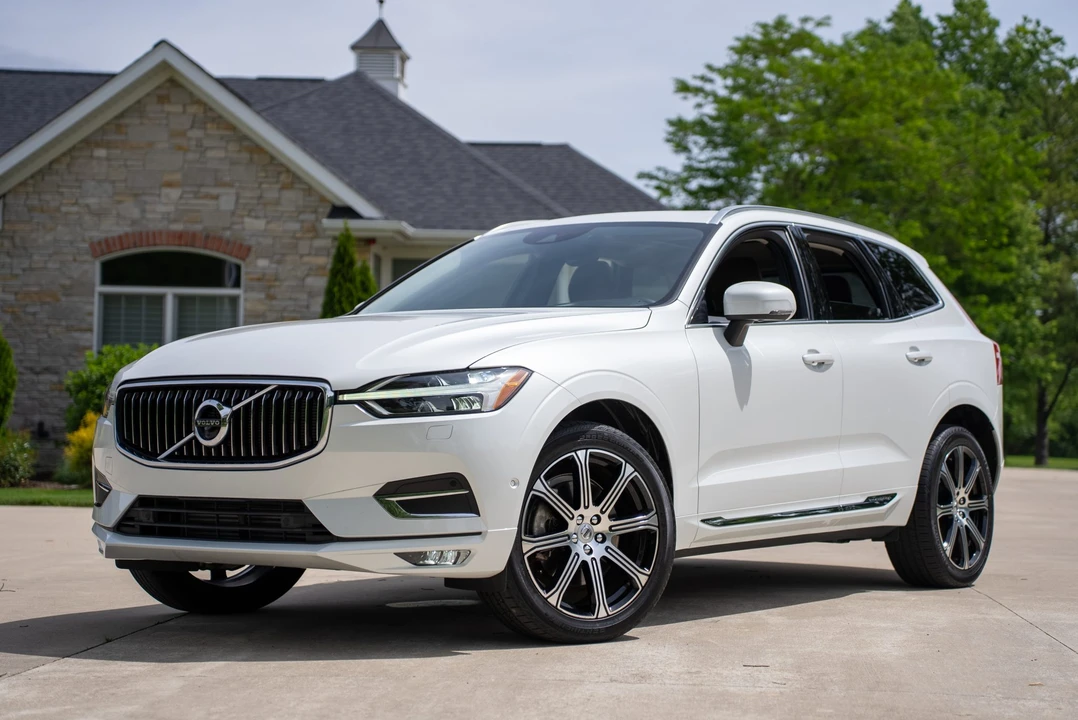 2018 Volvo XC60 2nd Gen - Image 2 of 31
