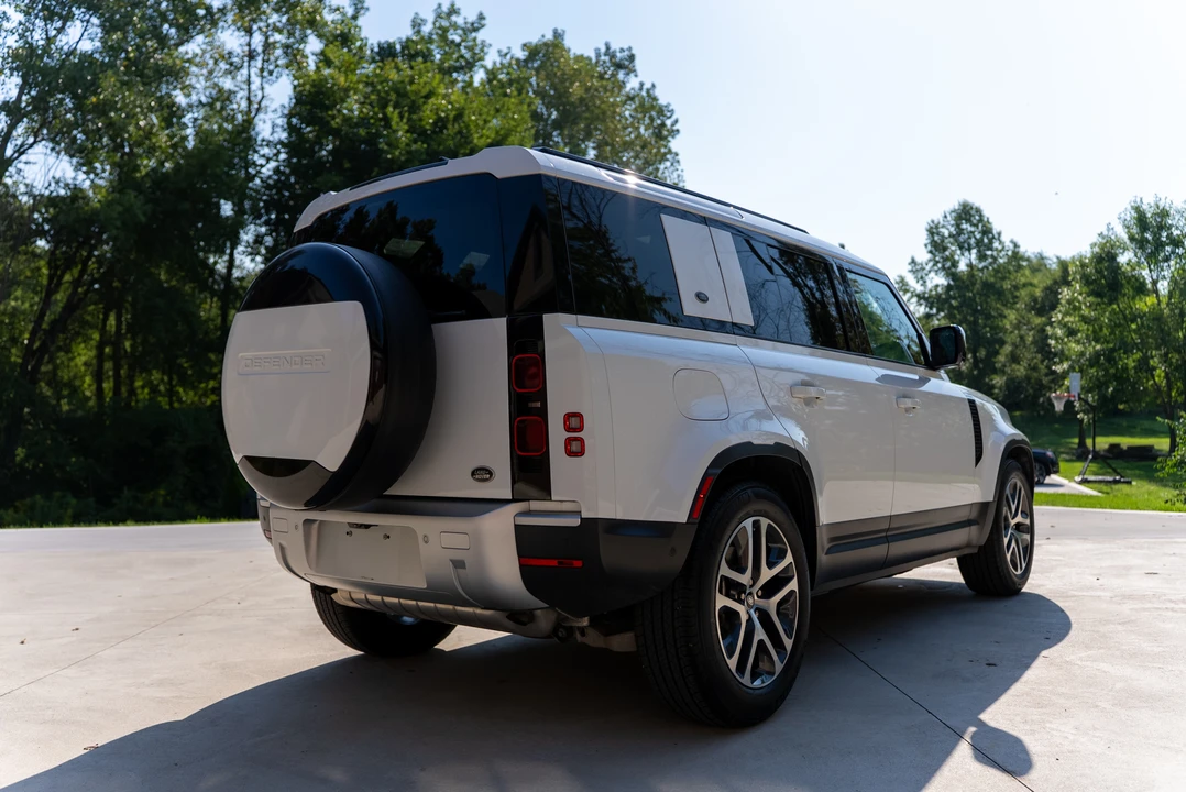 2020 Land Rover Defender L663 - Image 19 of 31