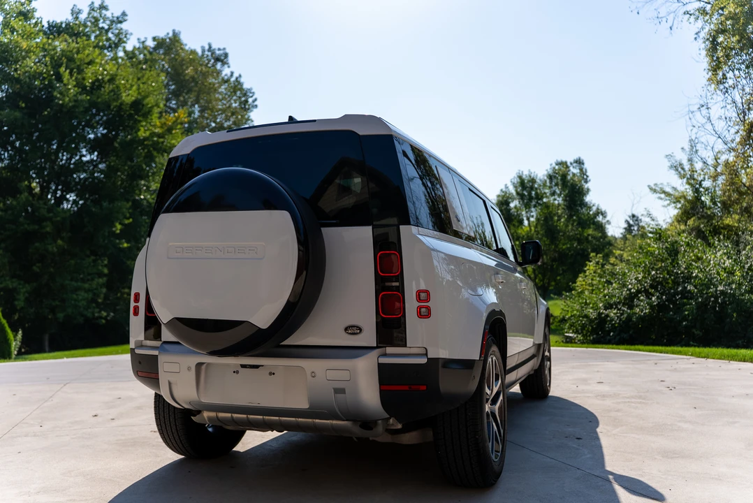 2020 Land Rover Defender L663 - Image 17 of 31
