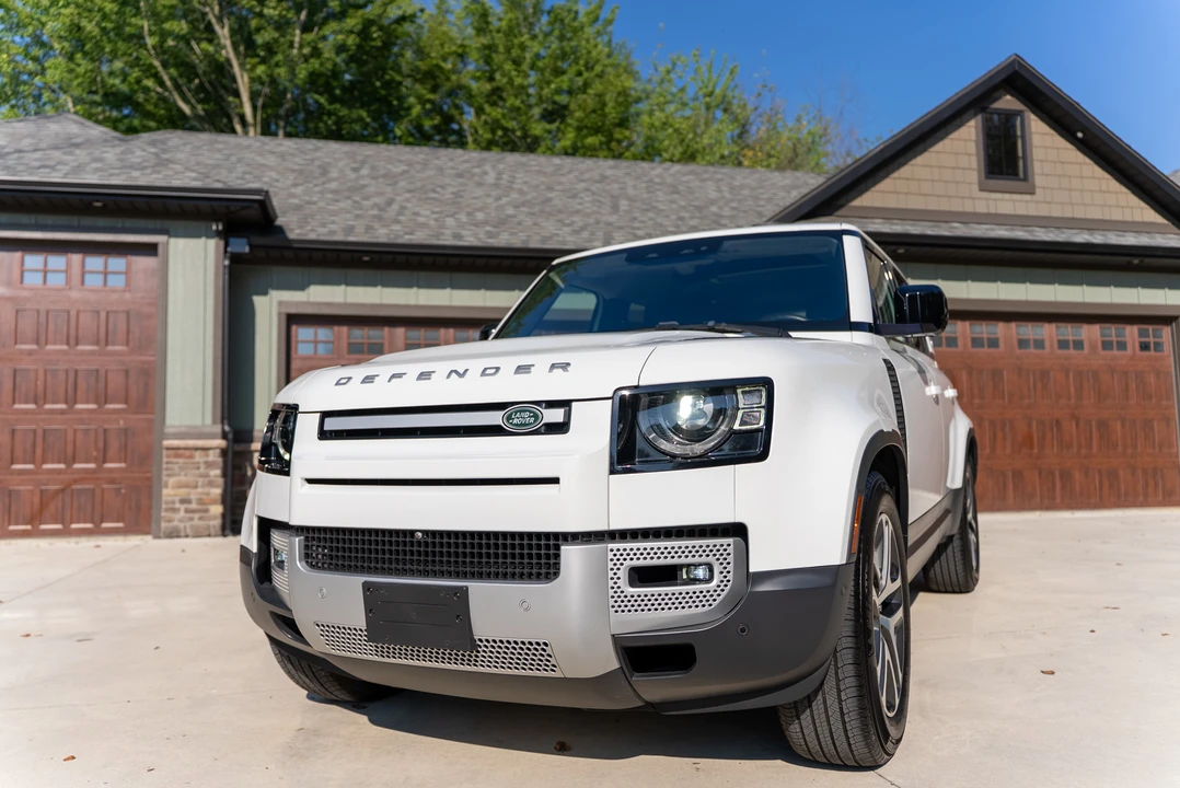 2020 Land Rover Defender L663 - Image 7 of 31