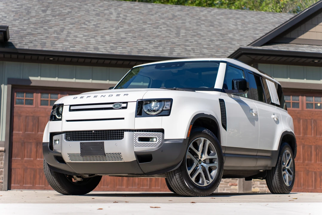 2020 Land Rover Defender L663 - Image 25 of 31
