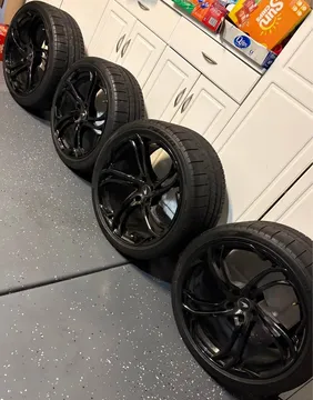McLaren 750S Rims and Tires