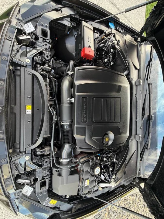 2019 Jaguar XE - Image 18 of 19
