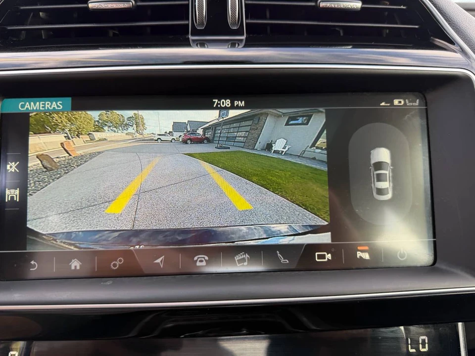 2019 Jaguar XE - Image 11 of 19