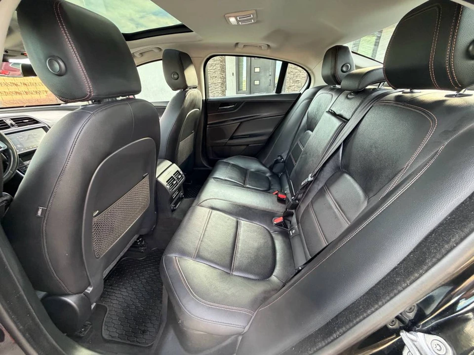 2019 Jaguar XE - Image 13 of 19