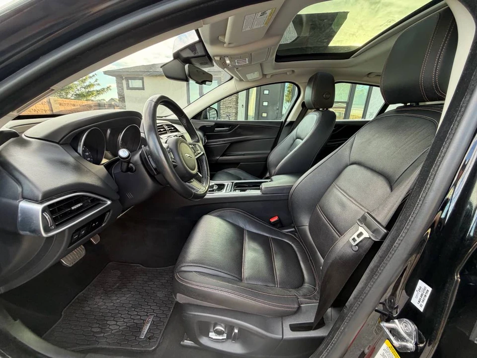 2019 Jaguar XE - Image 6 of 19