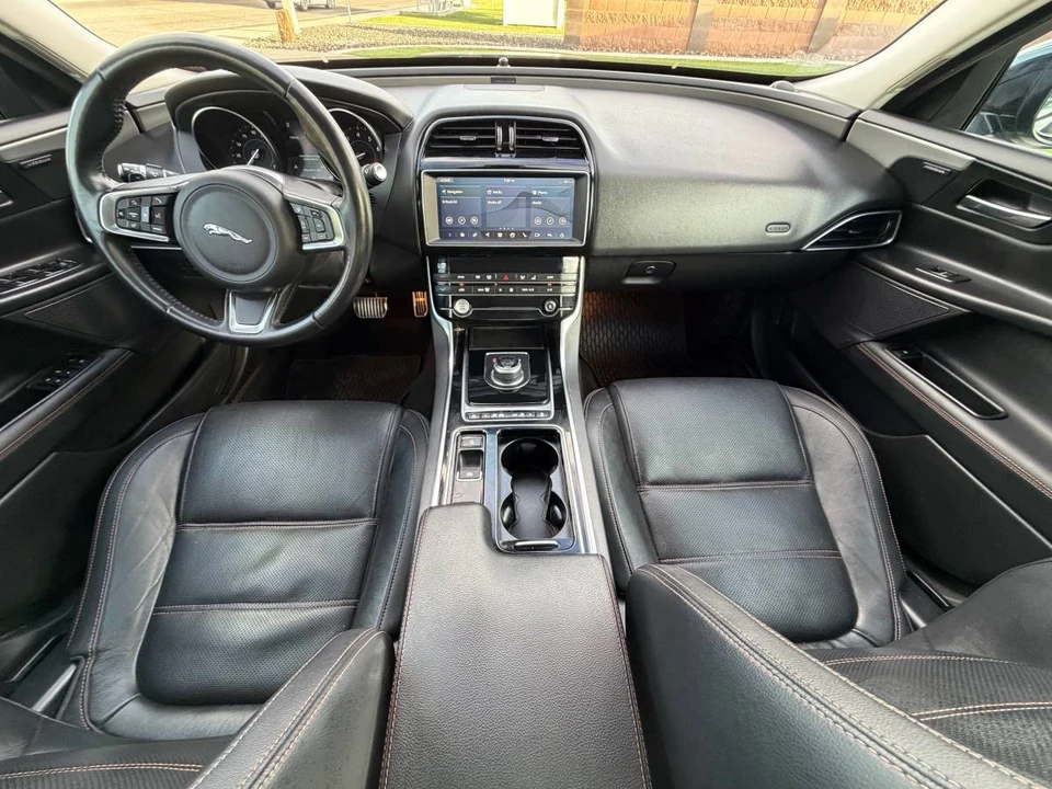 2019 Jaguar XE - Image 14 of 19