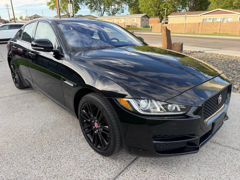2019 Jaguar XE - Image 4 of 19