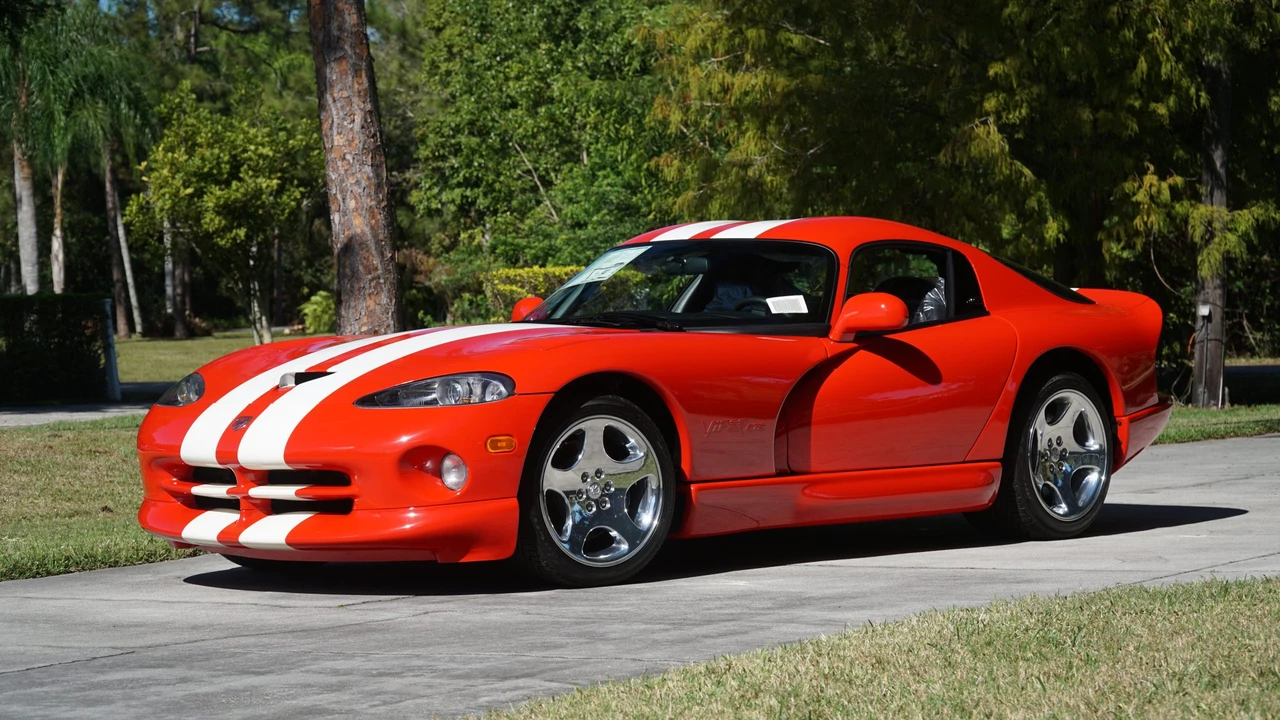 2002 Dodge Viper GTS 2nd Gen - Image 2 of 31