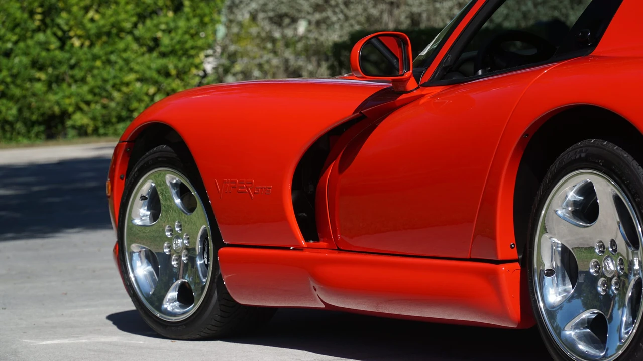 2002 Dodge Viper GTS 2nd Gen - Image 28 of 31