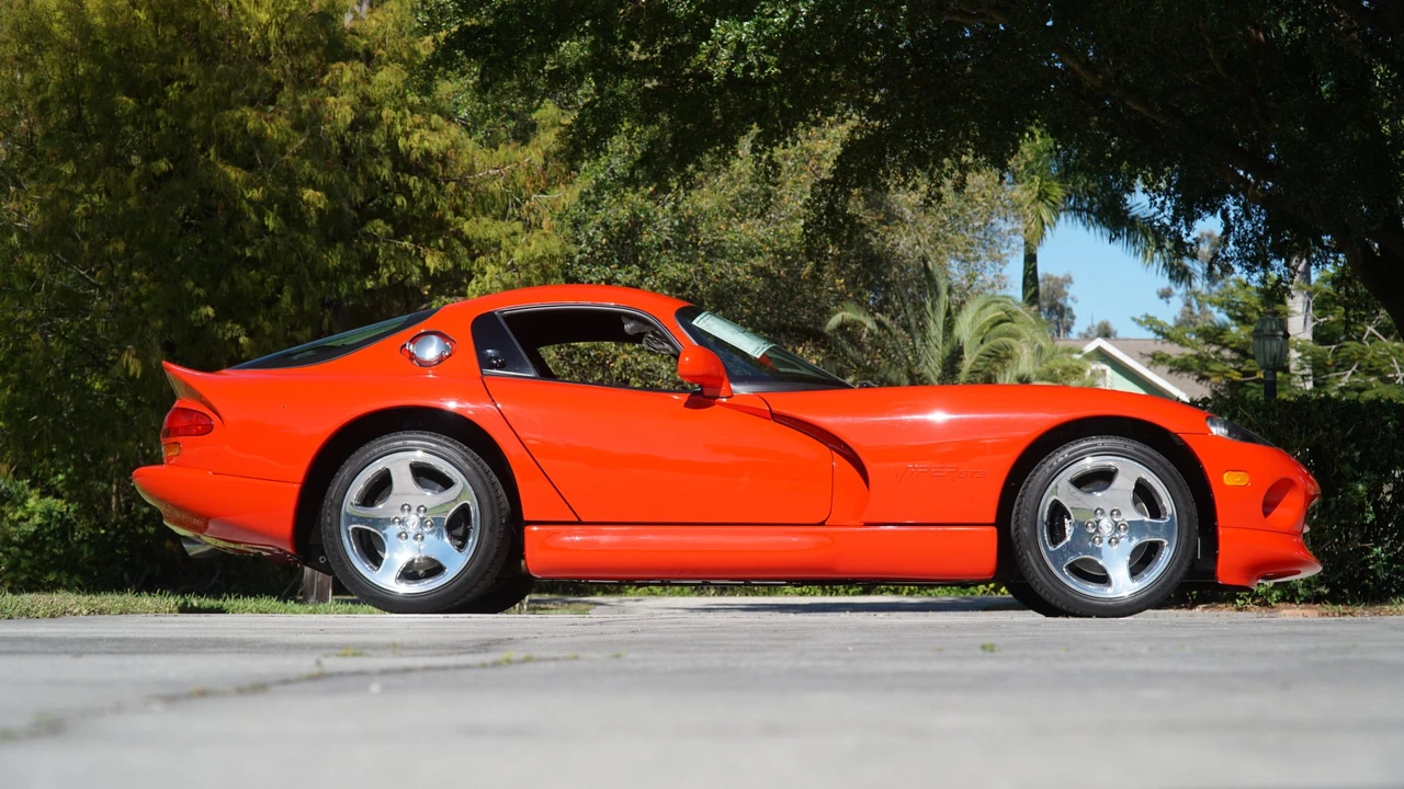 2002 Dodge Viper GTS 2nd Gen - Image 13 of 31
