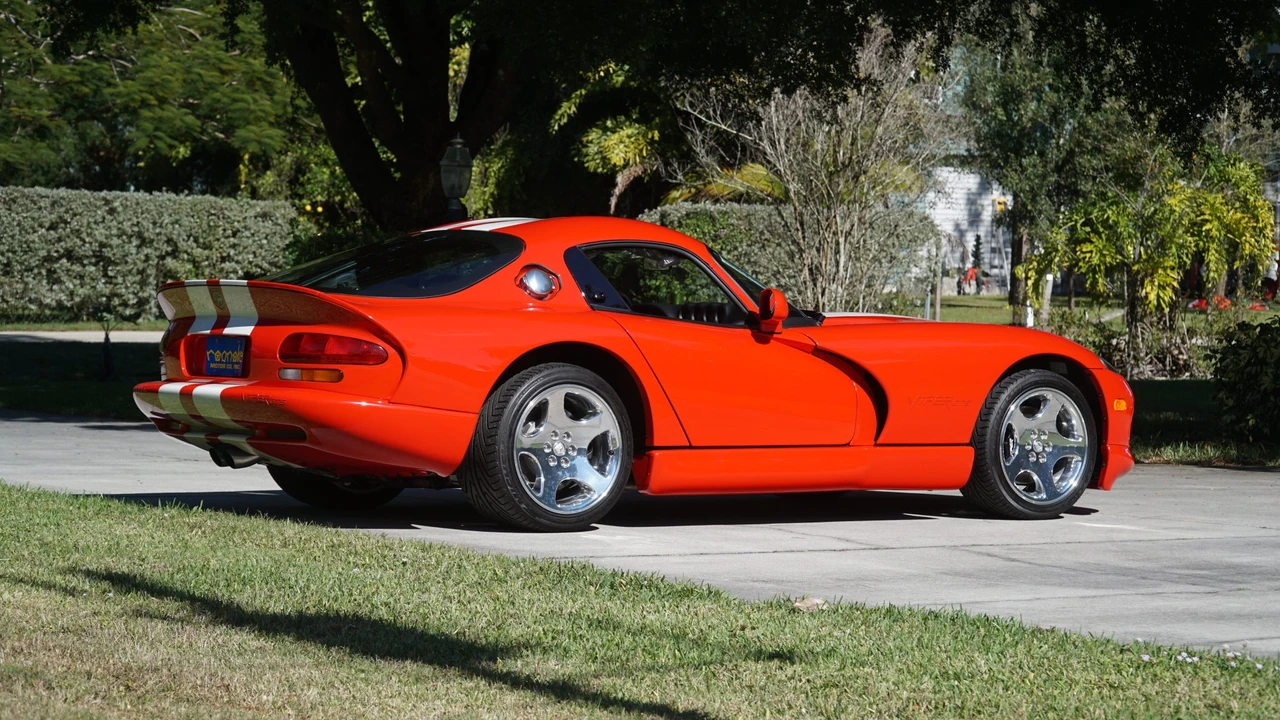 2002 Dodge Viper GTS 2nd Gen - Image 14 of 31