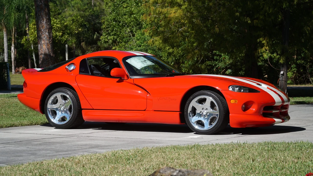 2002 Dodge Viper GTS 2nd Gen - Image 11 of 31