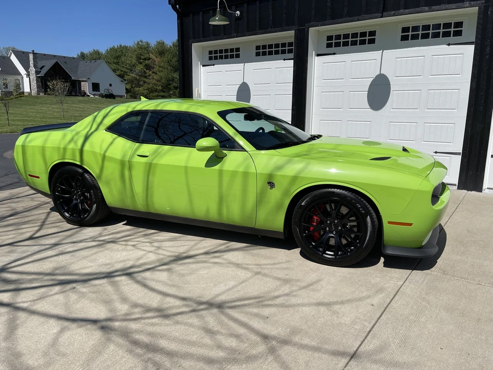 2015 Dodge Challenger SRT Hellcat 3rd Gen - Image 19 of 31