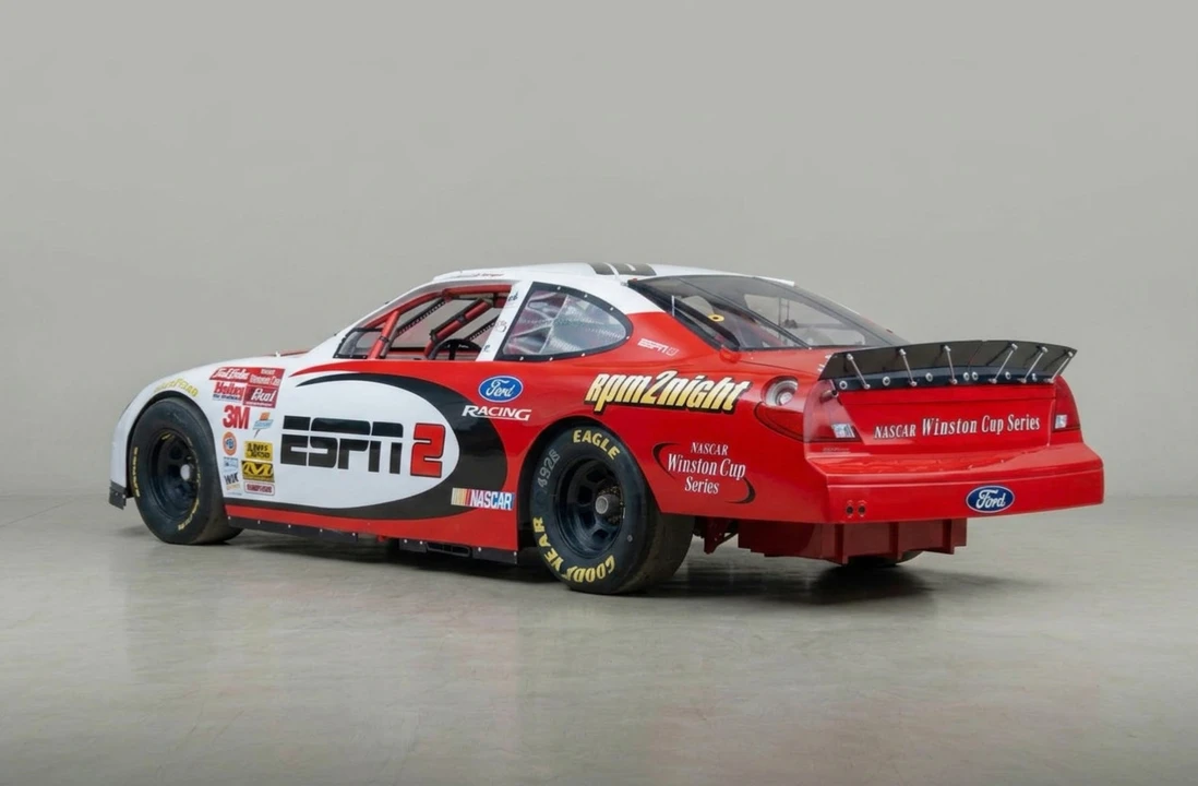 1900 Ford Taurus - Image 3 of 24