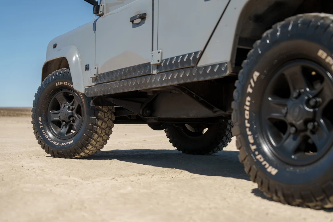 1900 Land Rover Defender 110 - Image 16 of 31