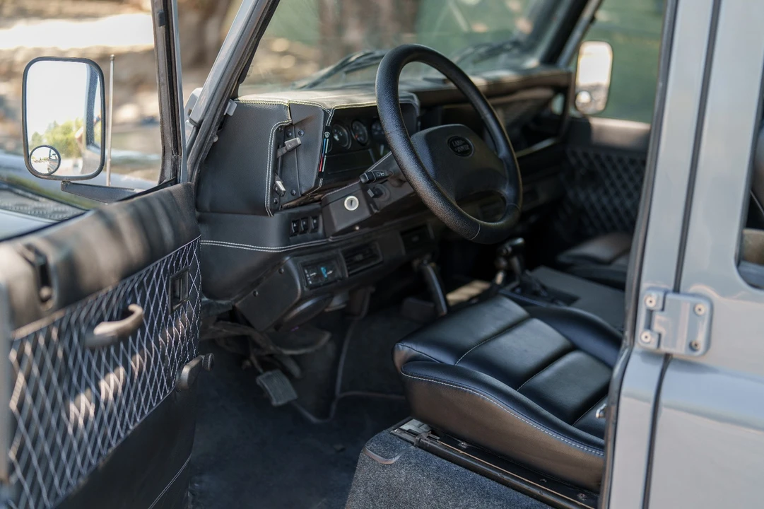 1900 Land Rover Defender 110 - Image 25 of 31