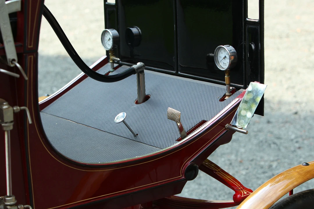 1900 Locomobile - Image 17 of 18