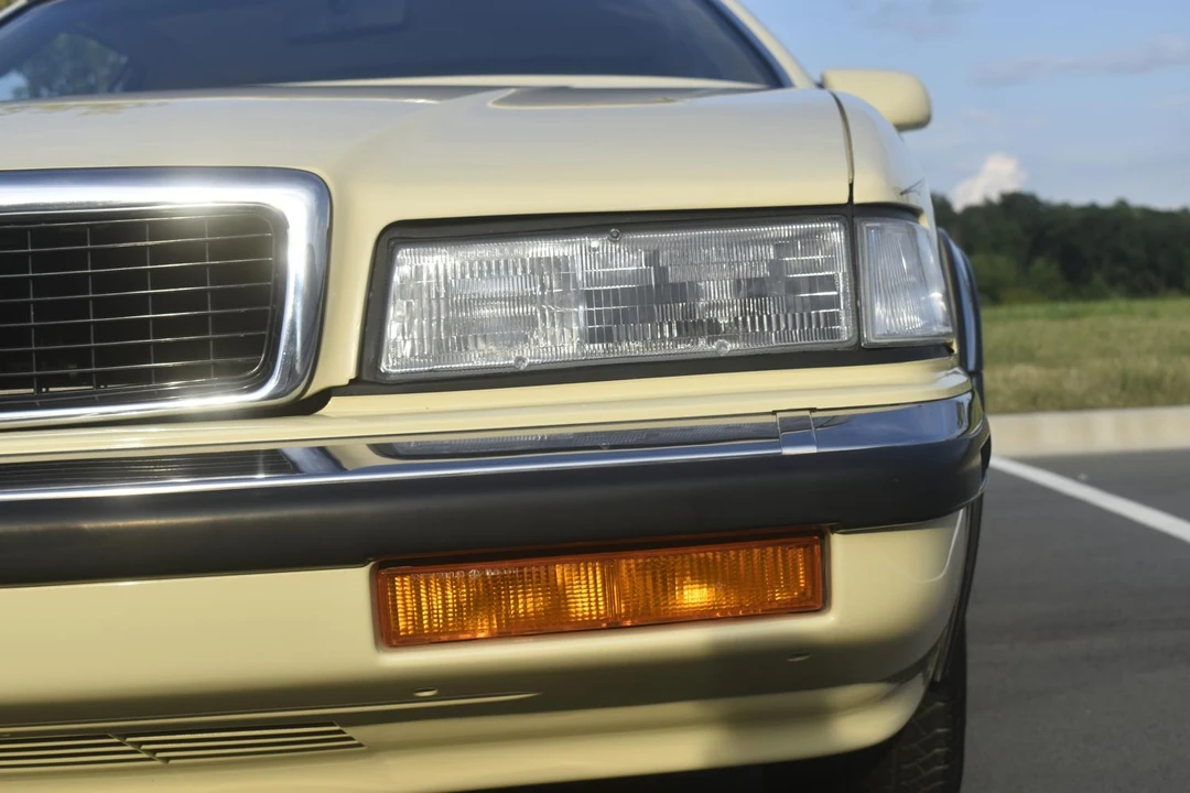 1989 Chrysler TC by Maserati - Image 25 of 31