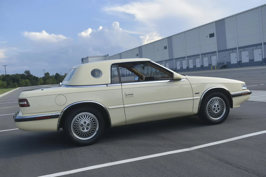 1989 Chrysler TC by Maserati - Image 7 of 31