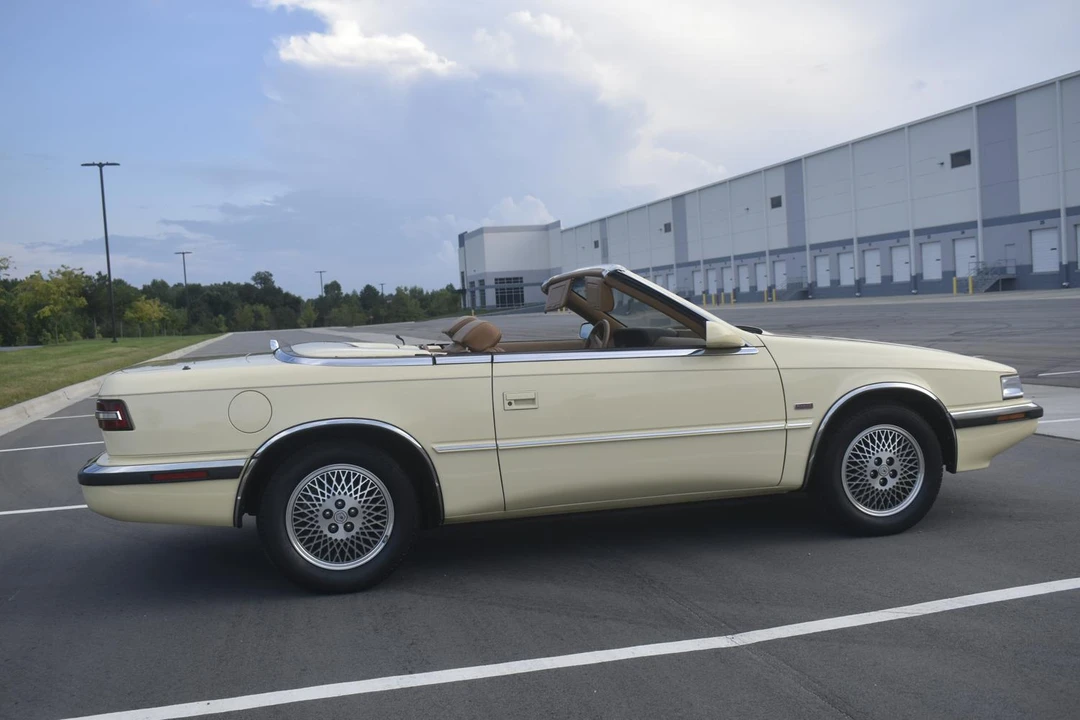 1989 Chrysler TC by Maserati - Image 17 of 31