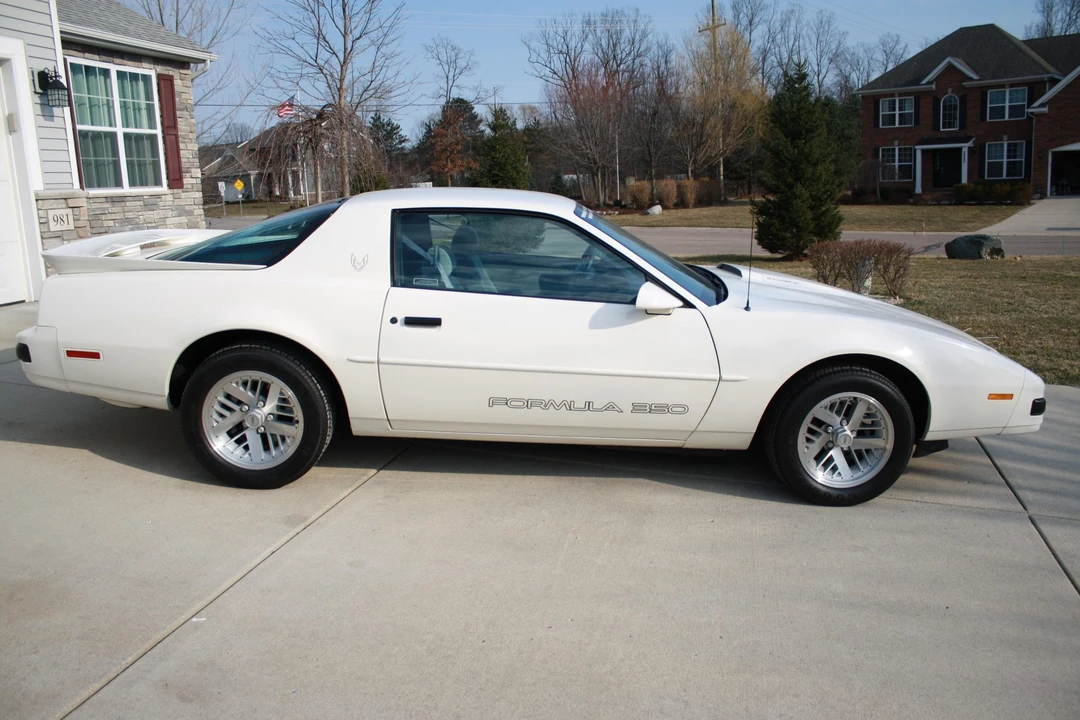 1990 Pontiac Firebird 3rd Gen - Image 4 of 31