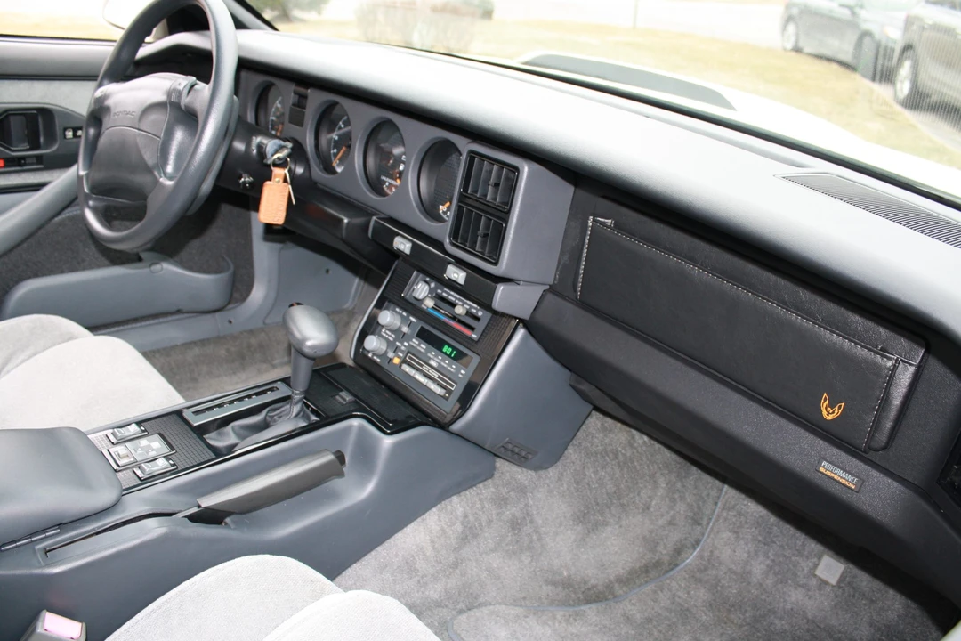 1990 Pontiac Firebird 3rd Gen - Image 27 of 31