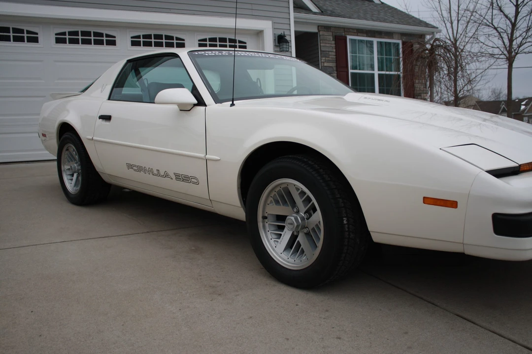 1990 Pontiac Firebird 3rd Gen - Image 13 of 31