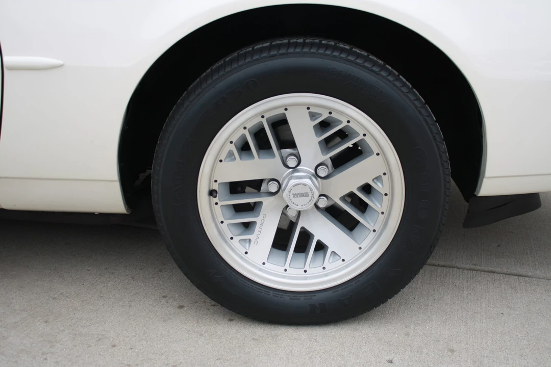 1990 Pontiac Firebird 3rd Gen - Image 17 of 31
