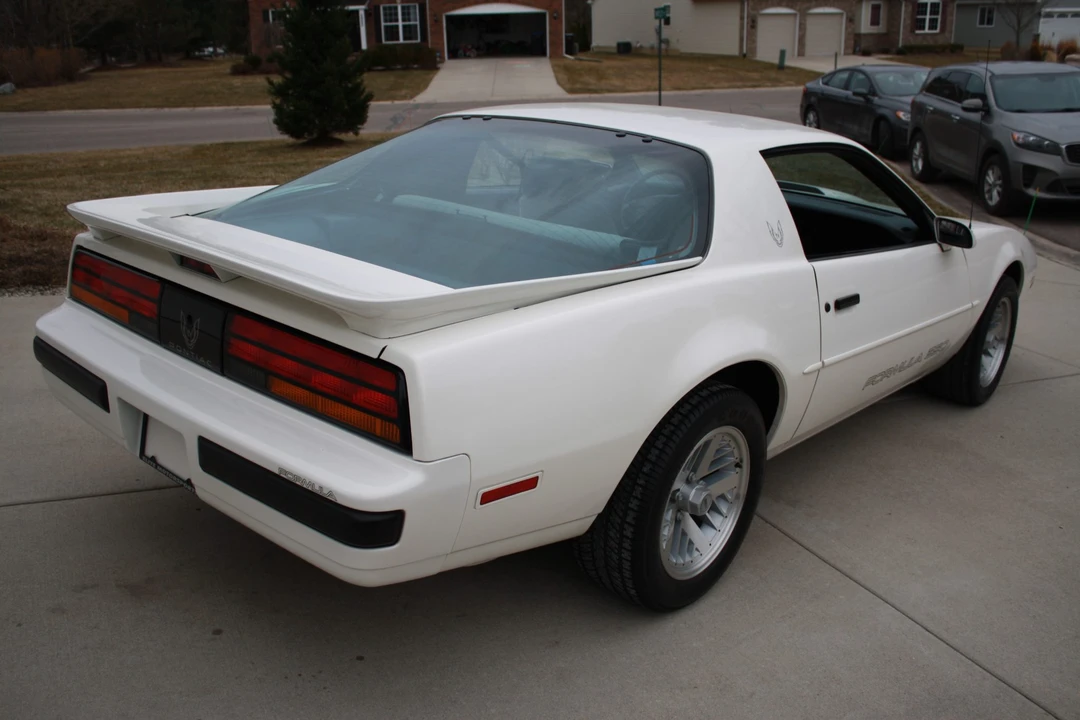 1990 Pontiac Firebird 3rd Gen - Image 5 of 31