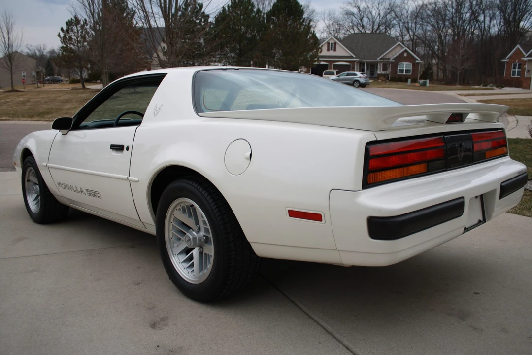 1990 Pontiac Firebird 3rd Gen - Image 7 of 31