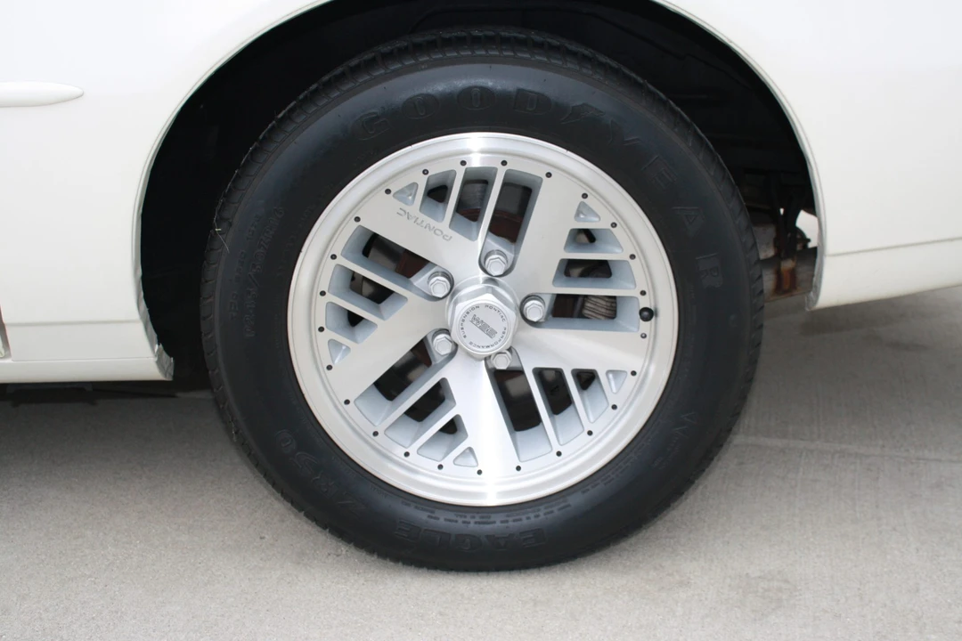 1990 Pontiac Firebird 3rd Gen - Image 18 of 31