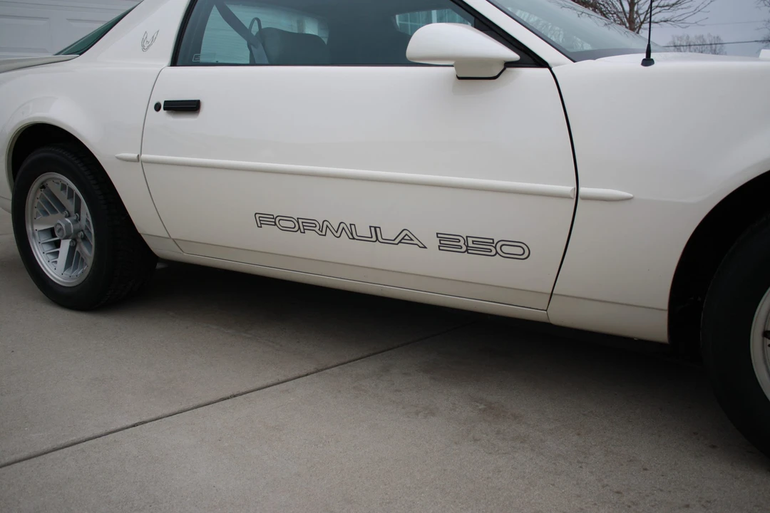 1990 Pontiac Firebird 3rd Gen - Image 12 of 31