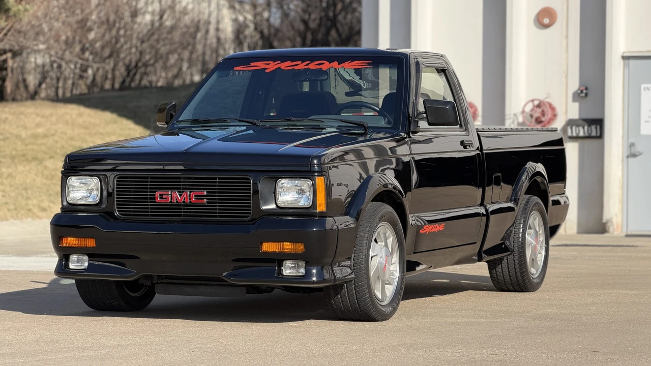 1991 GMC Syclone - Image 2 of 31