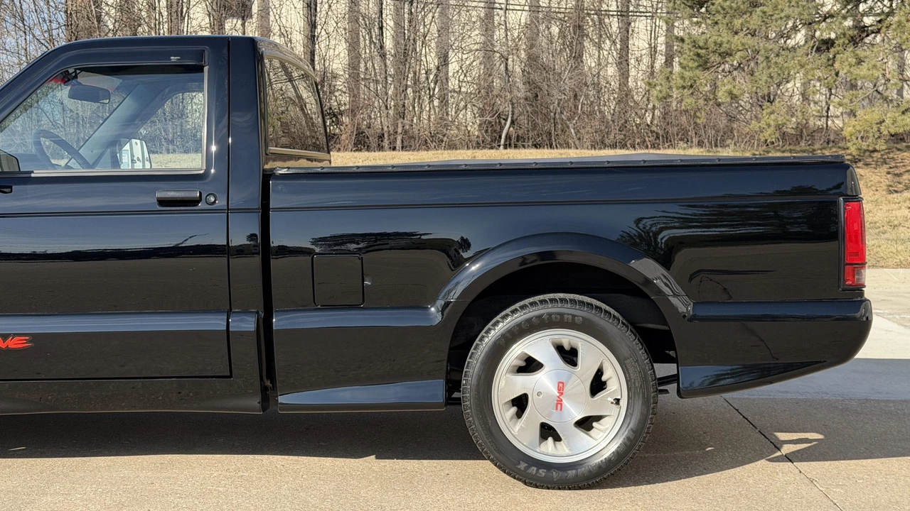 1991 GMC Syclone - Image 10 of 31