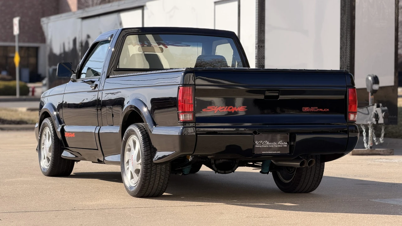 1991 GMC Syclone - Image 11 of 31