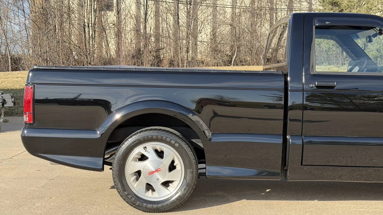 1991 GMC Syclone - Image 23 of 31