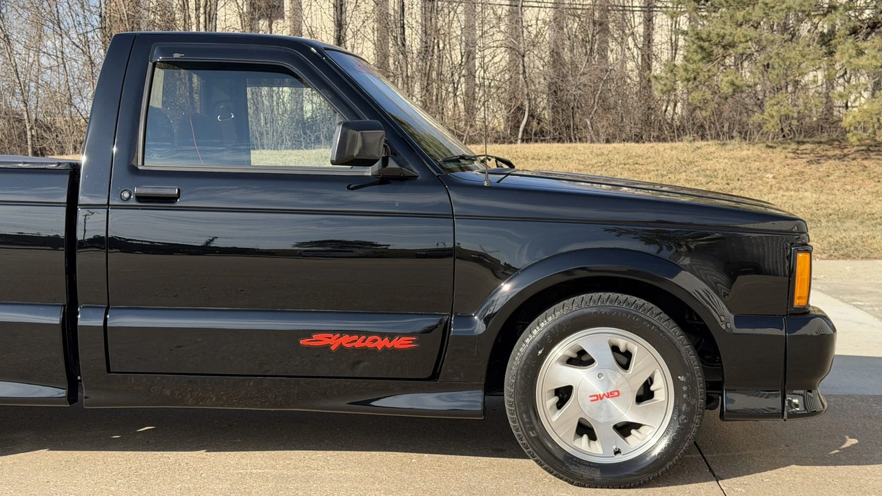 1991 GMC Syclone - Image 24 of 31