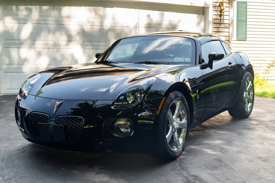2009 Pontiac Solstice GXP - Image 2 of 31