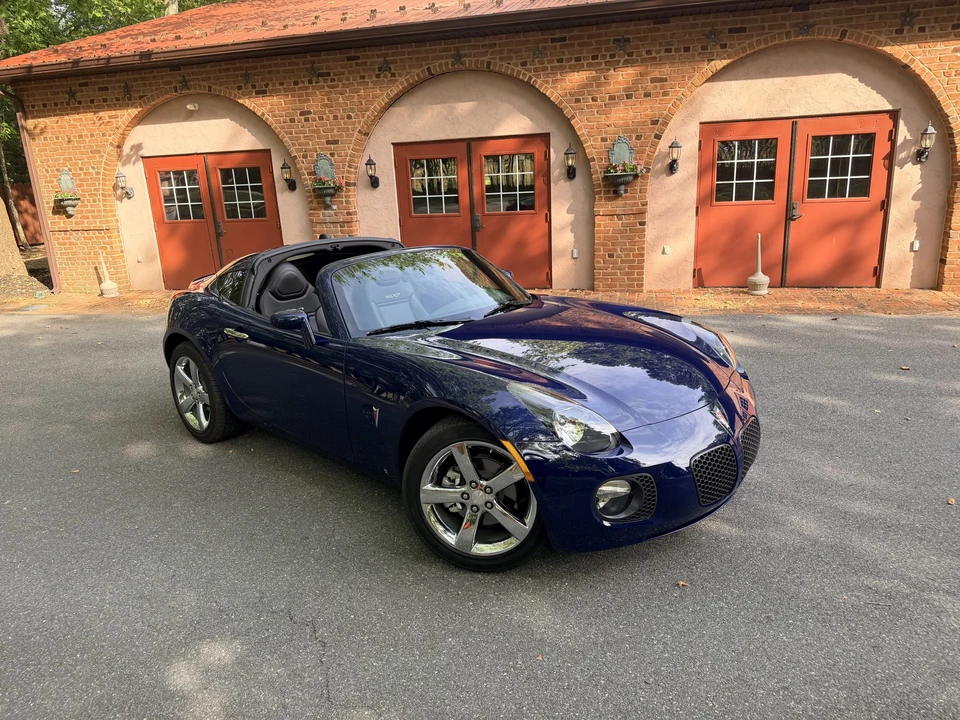 2009 Pontiac Solstice GXP - Image 2 of 31