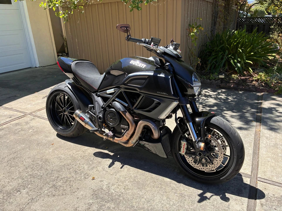 2011 Ducati Diavel - Image 8 of 31