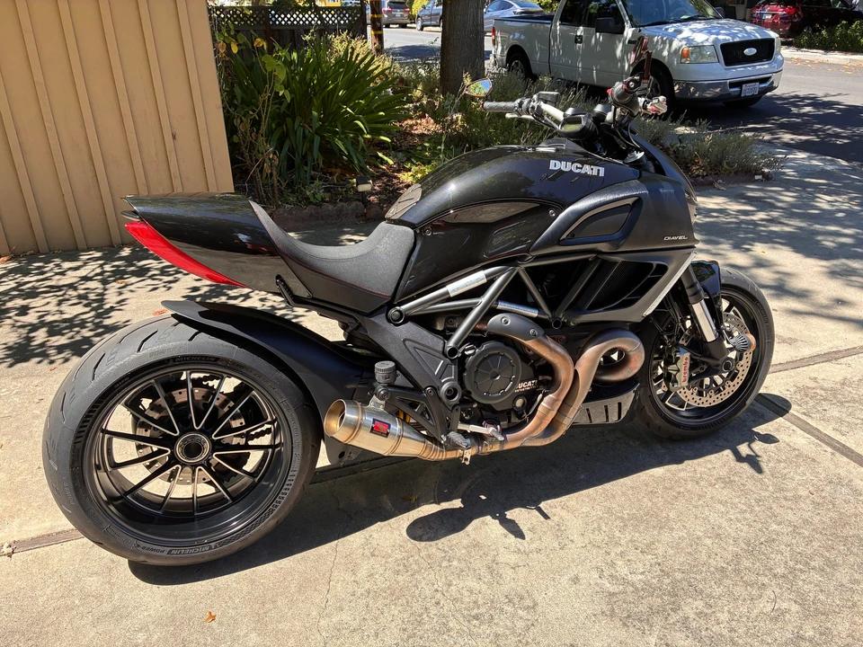 2011 Ducati Diavel - Image 10 of 31