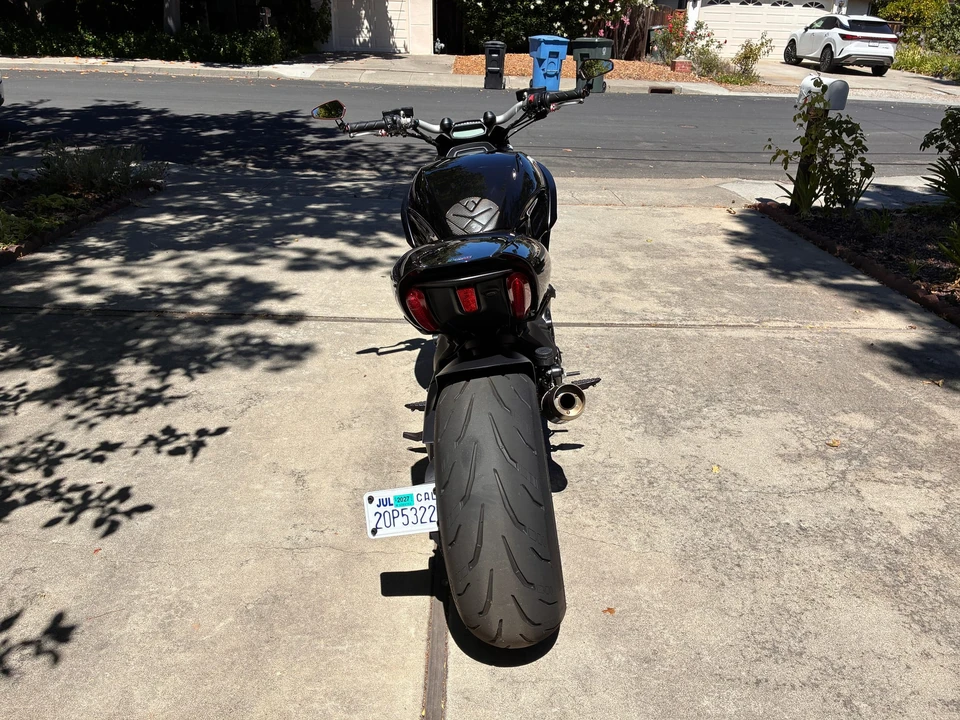 2011 Ducati Diavel - Image 12 of 31