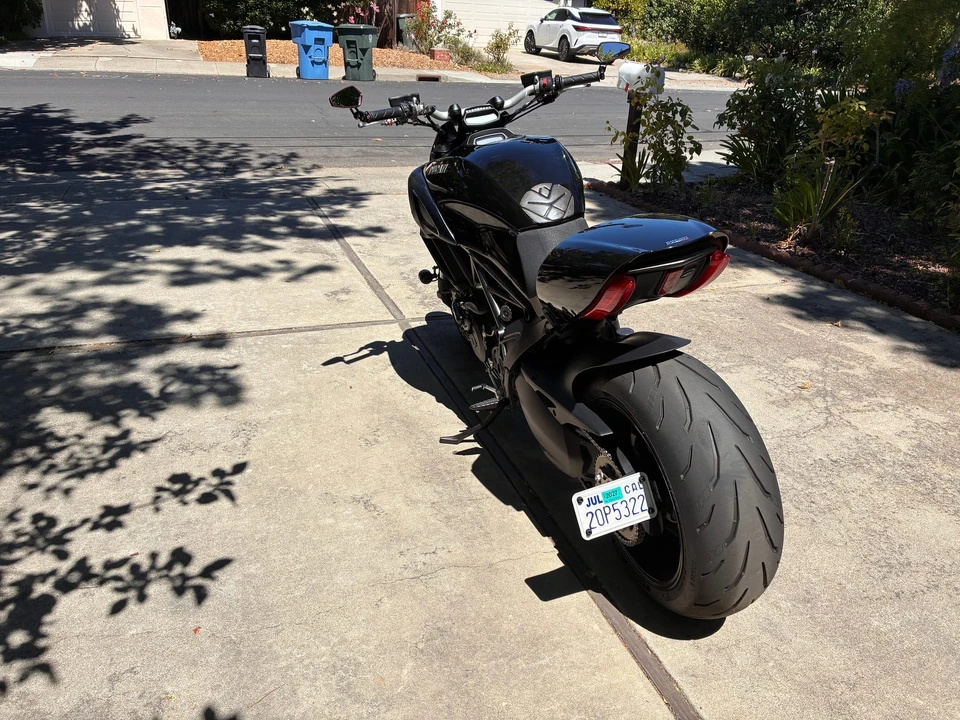 2011 Ducati Diavel - Image 14 of 31