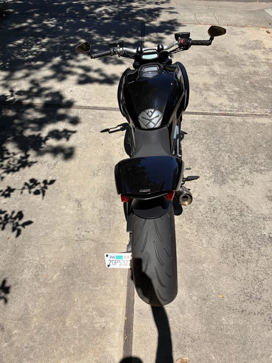 2011 Ducati Diavel - Image 13 of 31