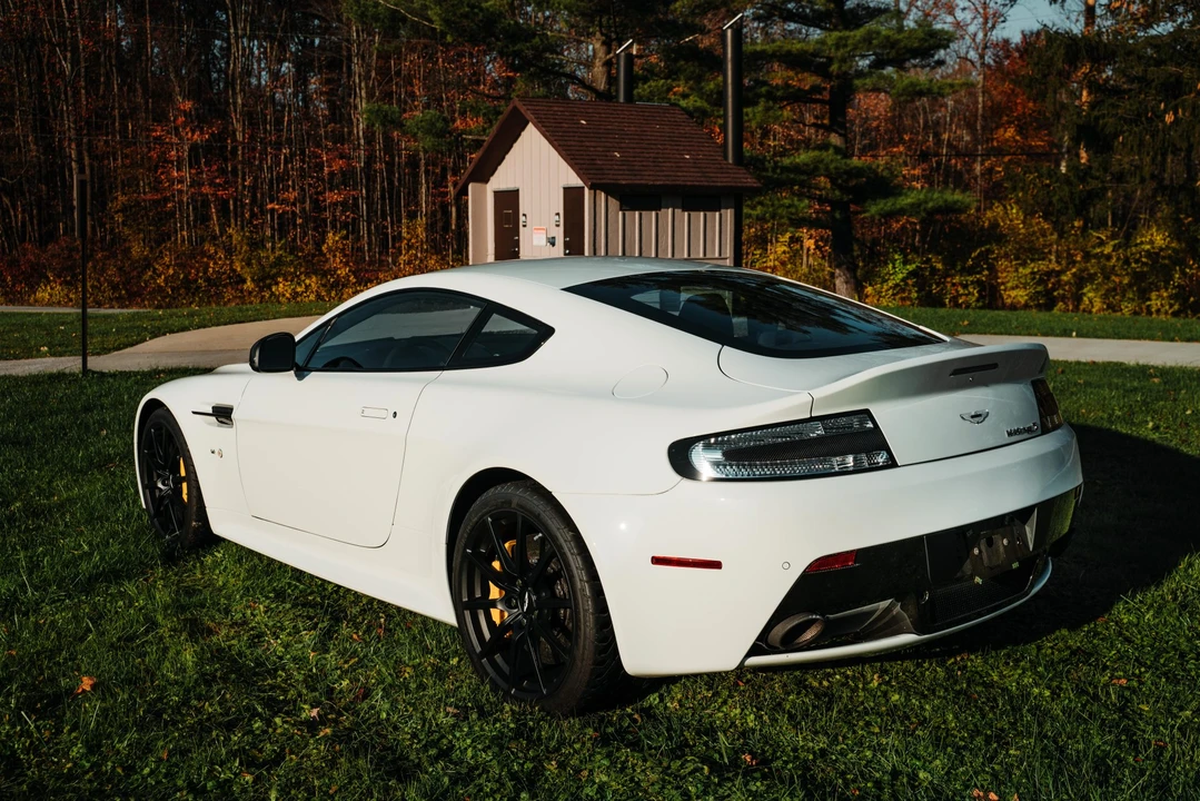 2017 Aston Martin V12 Vantage (2010-2018) - Image 3 of 31