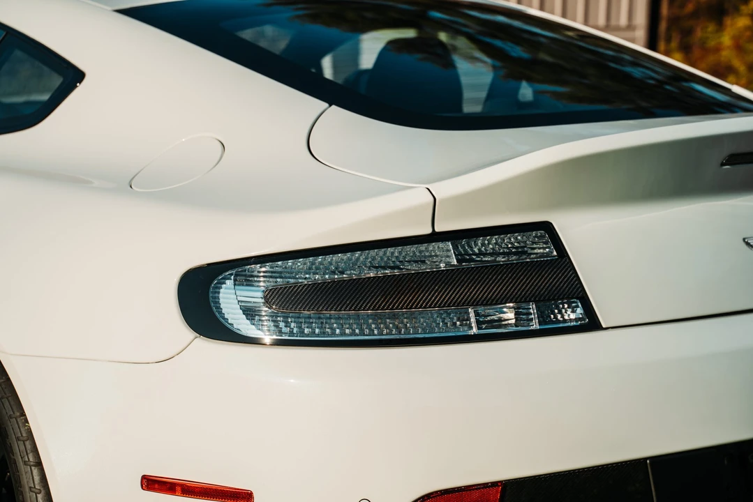 2017 Aston Martin V12 Vantage (2010-2018) - Image 27 of 31