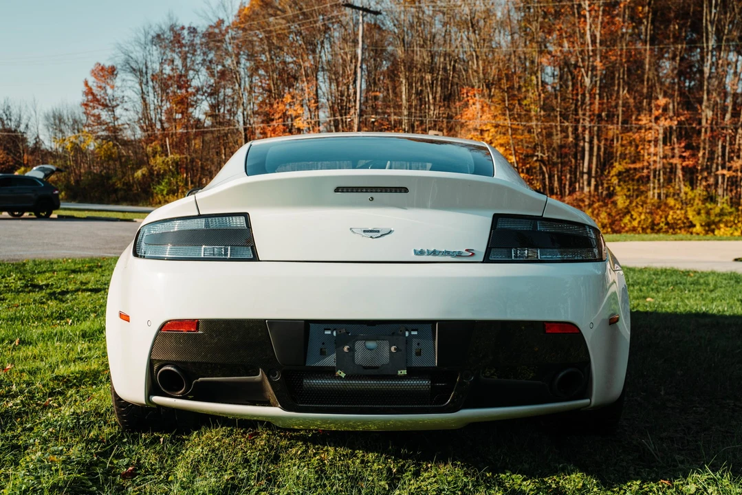 2017 Aston Martin V12 Vantage (2010-2018) - Image 5 of 31